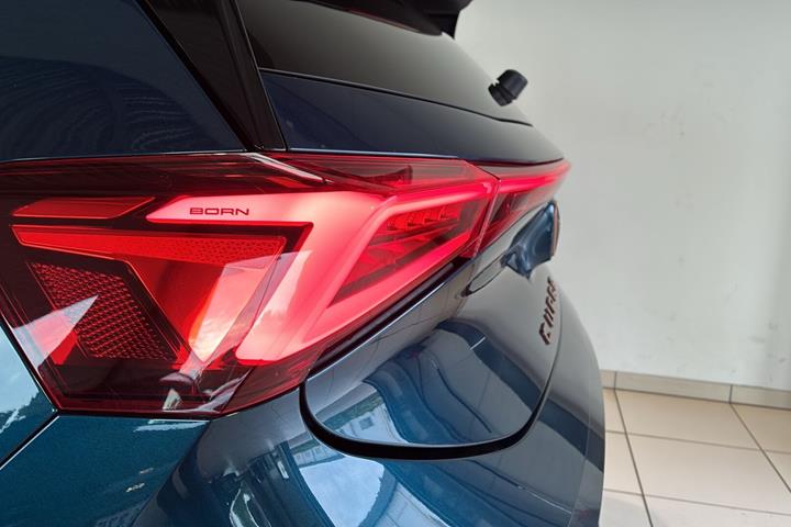 Blå Cupra Born fra 2024