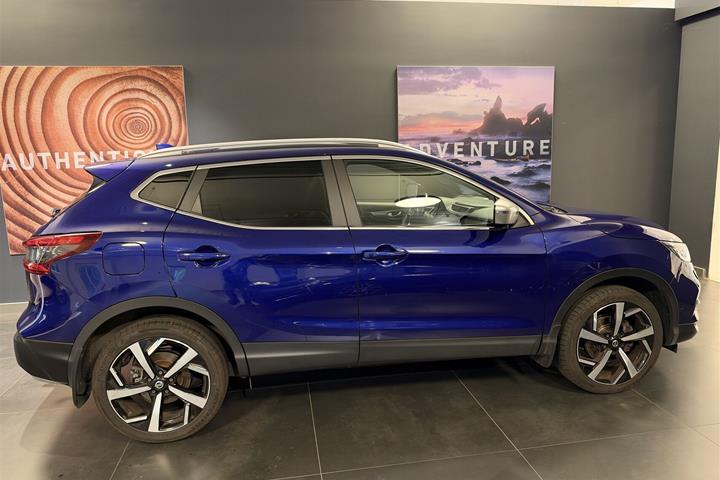 Blå Nissan Qashqai fra 2019
