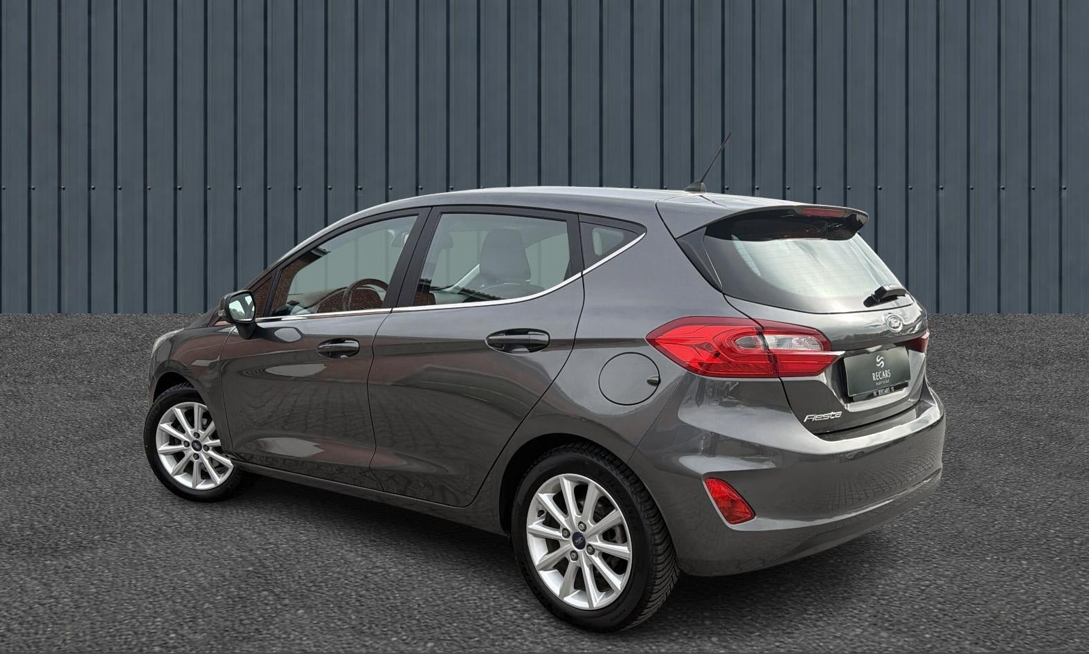 Grå Ford Fiesta fra 2018