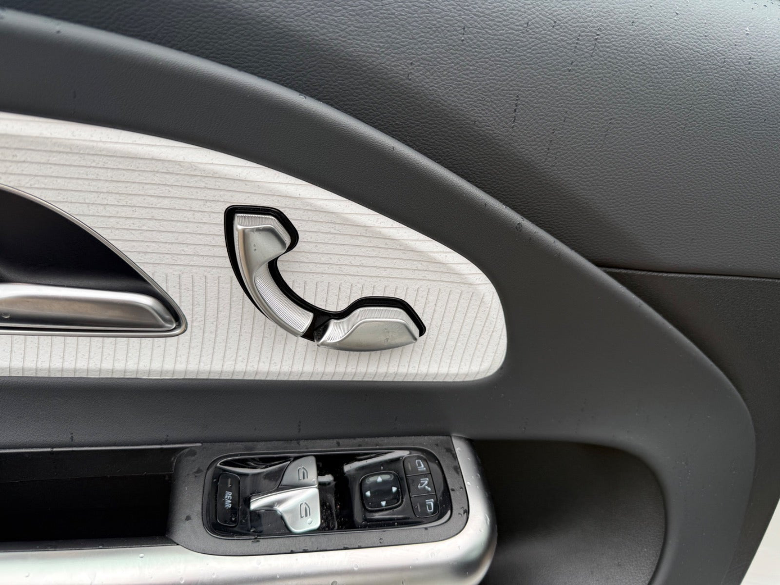 Hvid Mercedes CLA250+ fra 2026