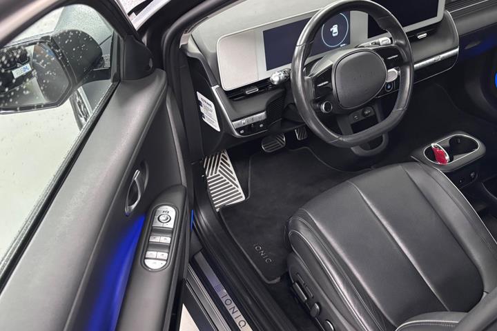 Grå Hyundai Ioniq 5 fra 2024
