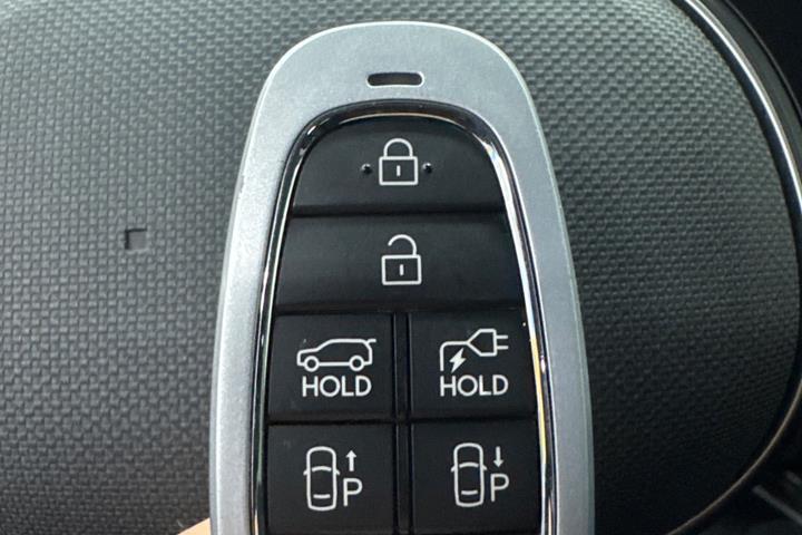 Grå Hyundai Ioniq 5 fra 2024