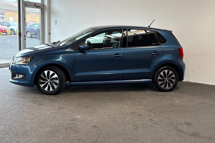Blå VW Polo fra 2017