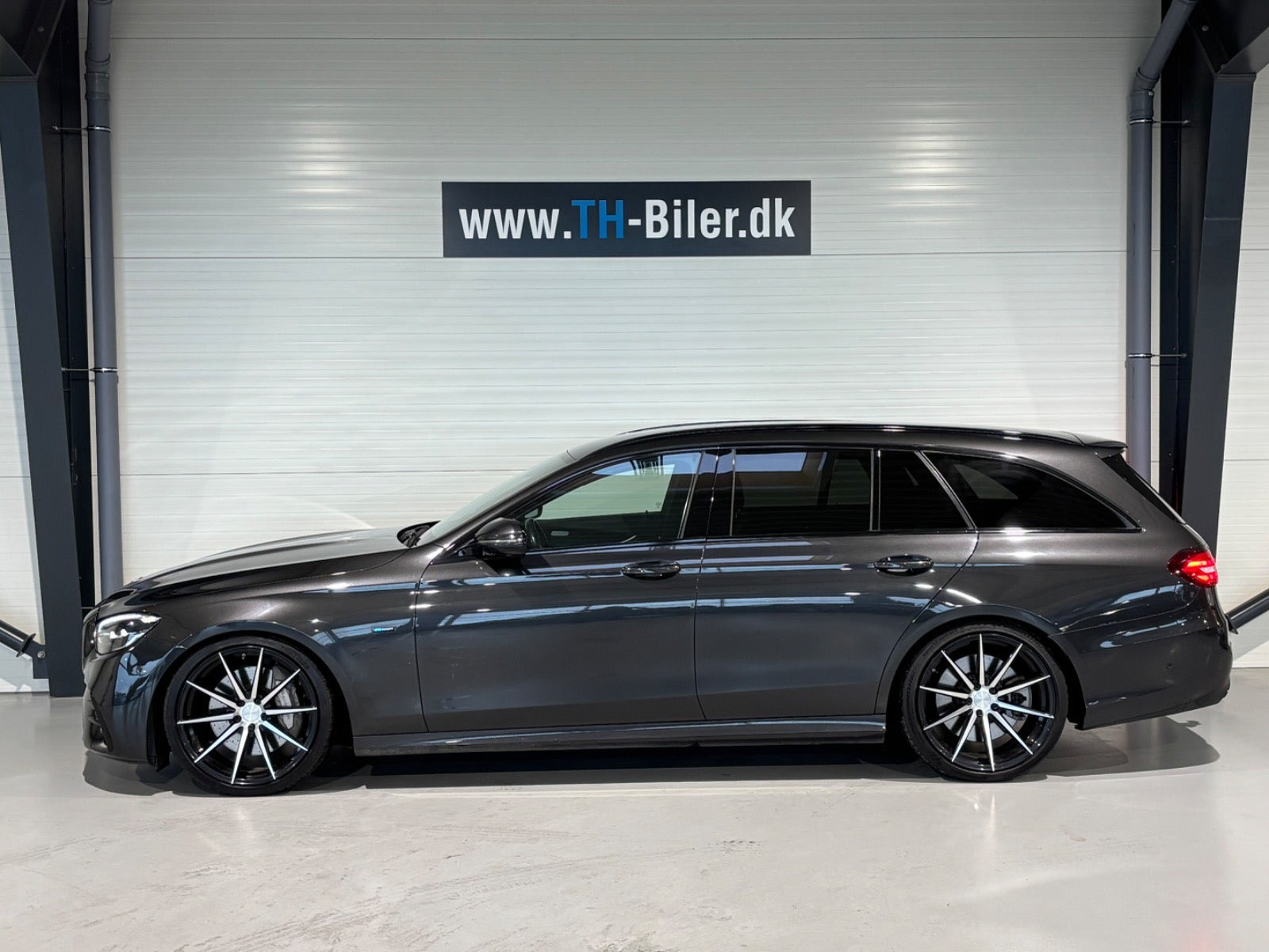 Sort Mercedes E300 de fra 2021