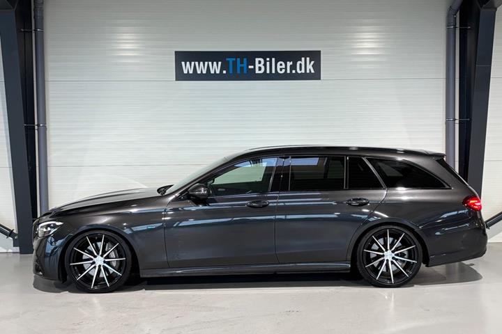 Sort Mercedes E300 de fra 2021