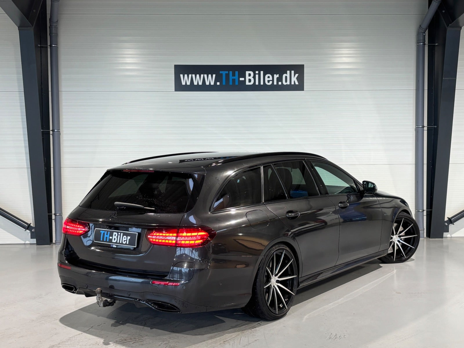 Sort Mercedes E300 de fra 2021