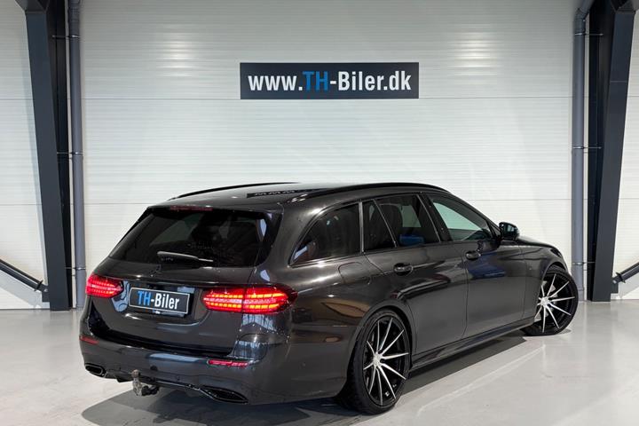 Sort Mercedes E300 de fra 2021