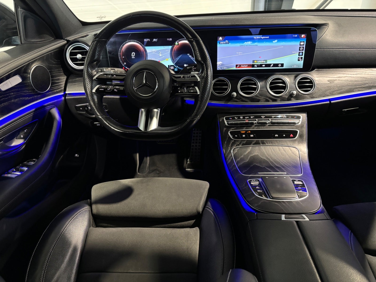 Sort Mercedes E300 de fra 2021