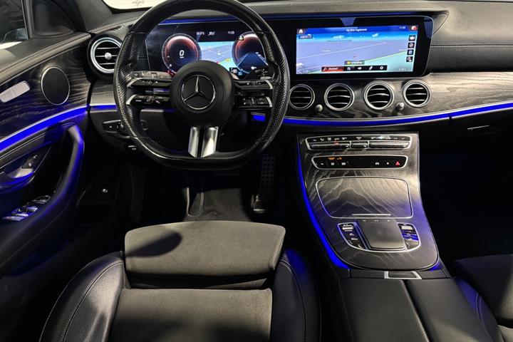 Sort Mercedes E300 de fra 2021