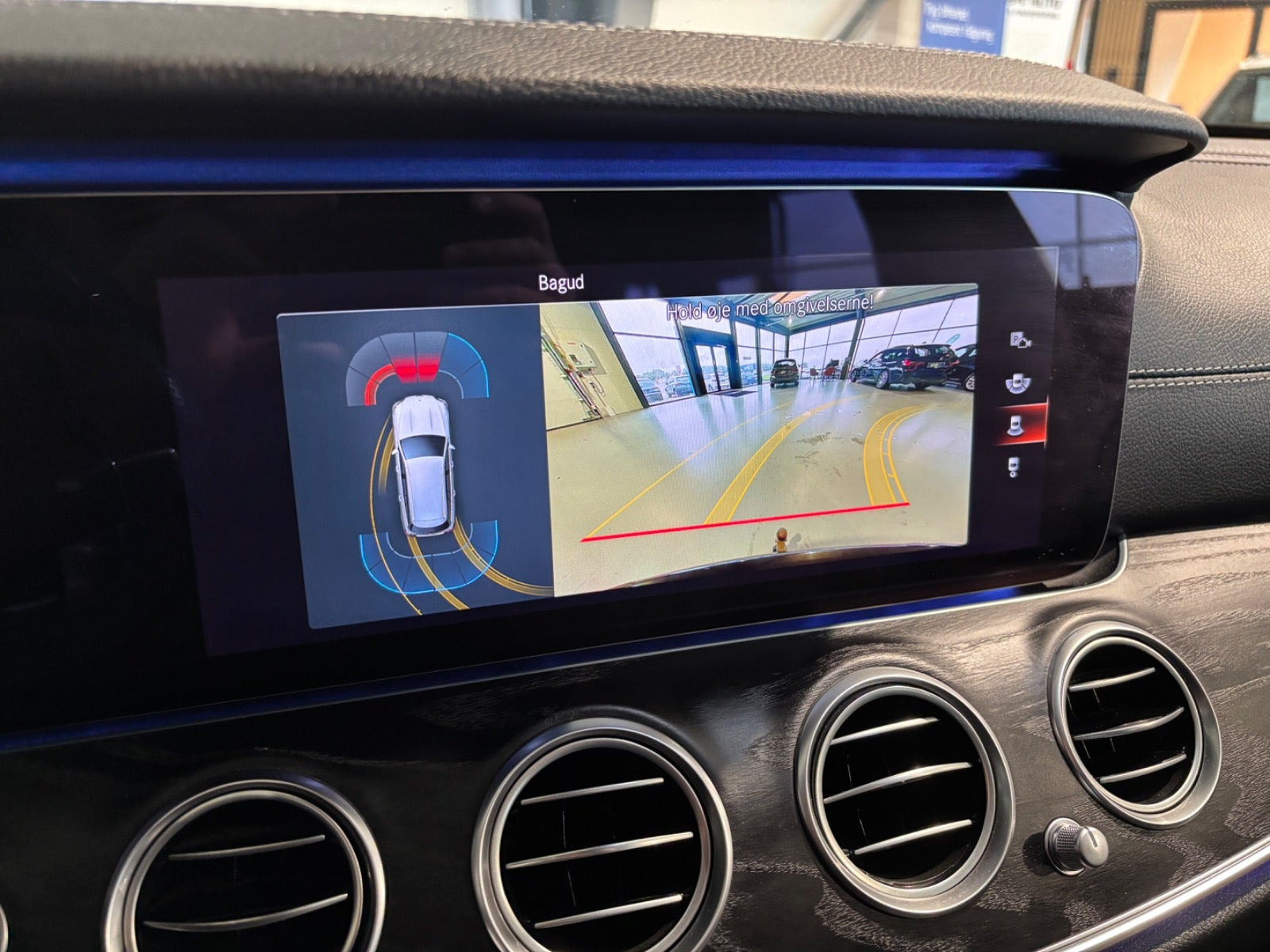Sort Mercedes E300 de fra 2021