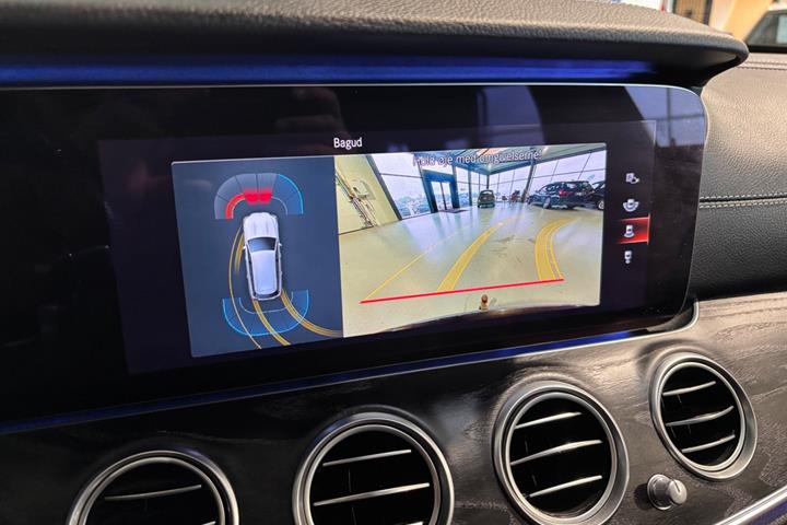 Sort Mercedes E300 de fra 2021
