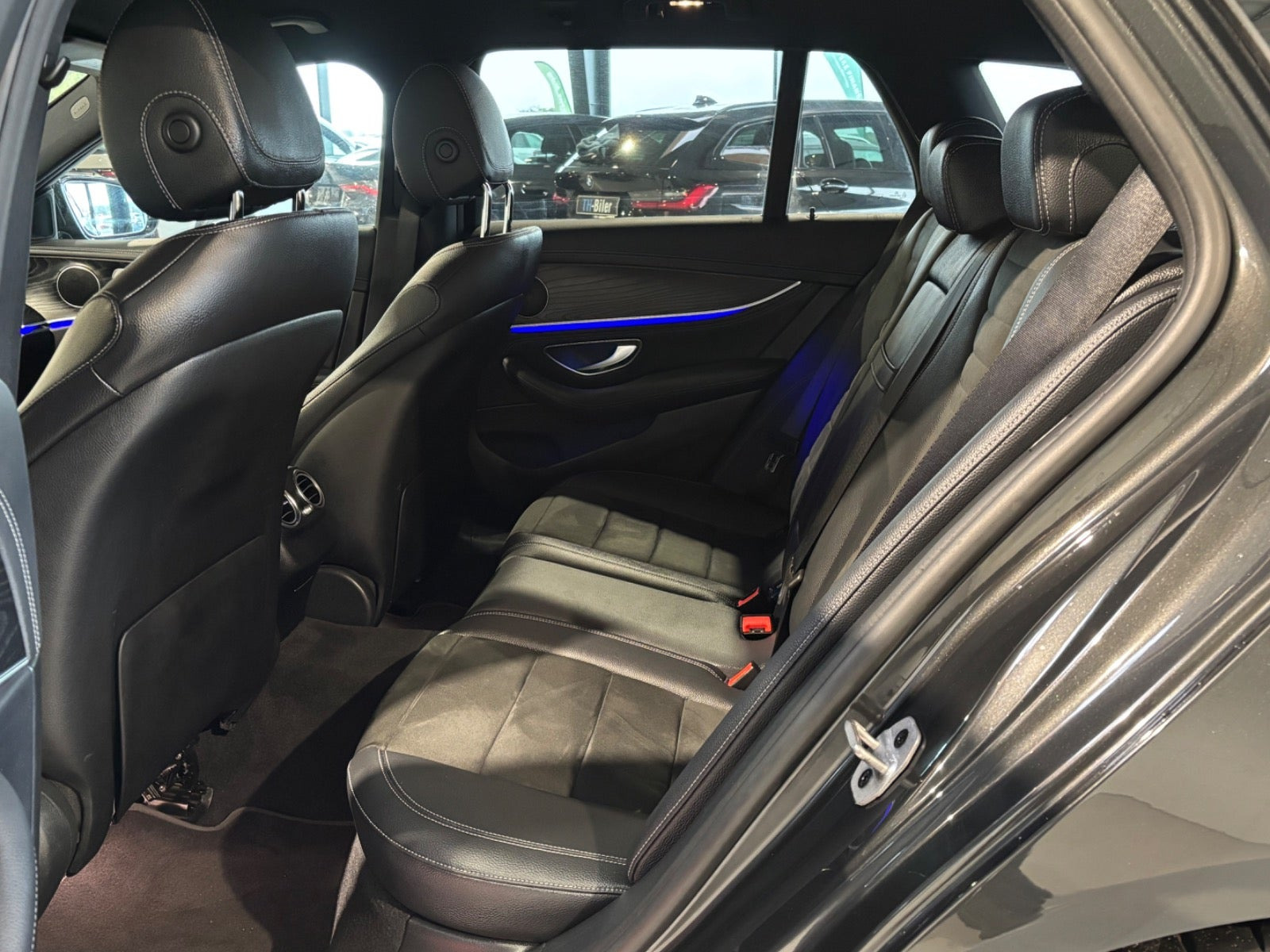 Sort Mercedes E300 de fra 2021