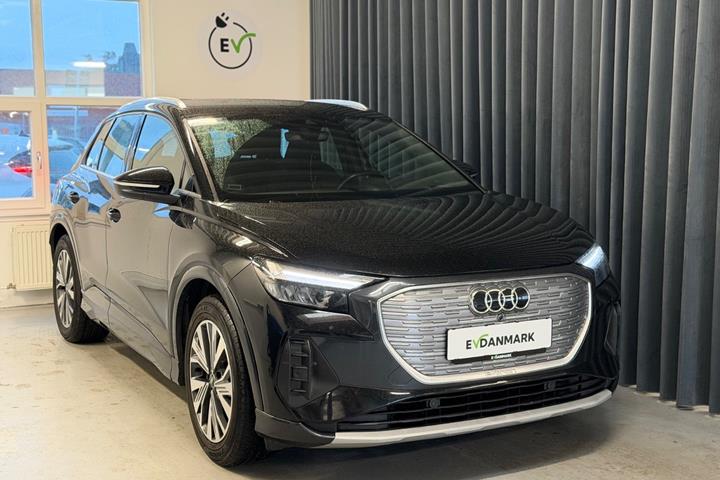 Sort Audi Q4 e-tron fra 2022 set udefra