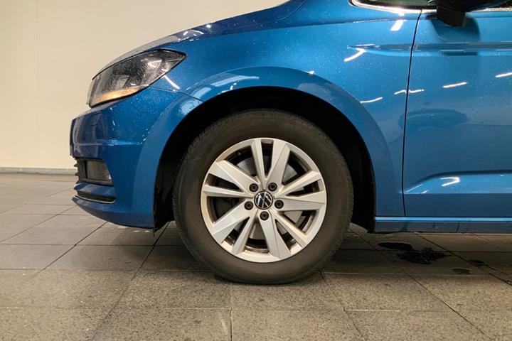Blå VW Touran fra 2021