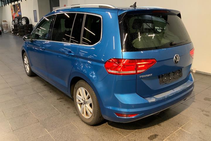 Blå VW Touran fra 2021