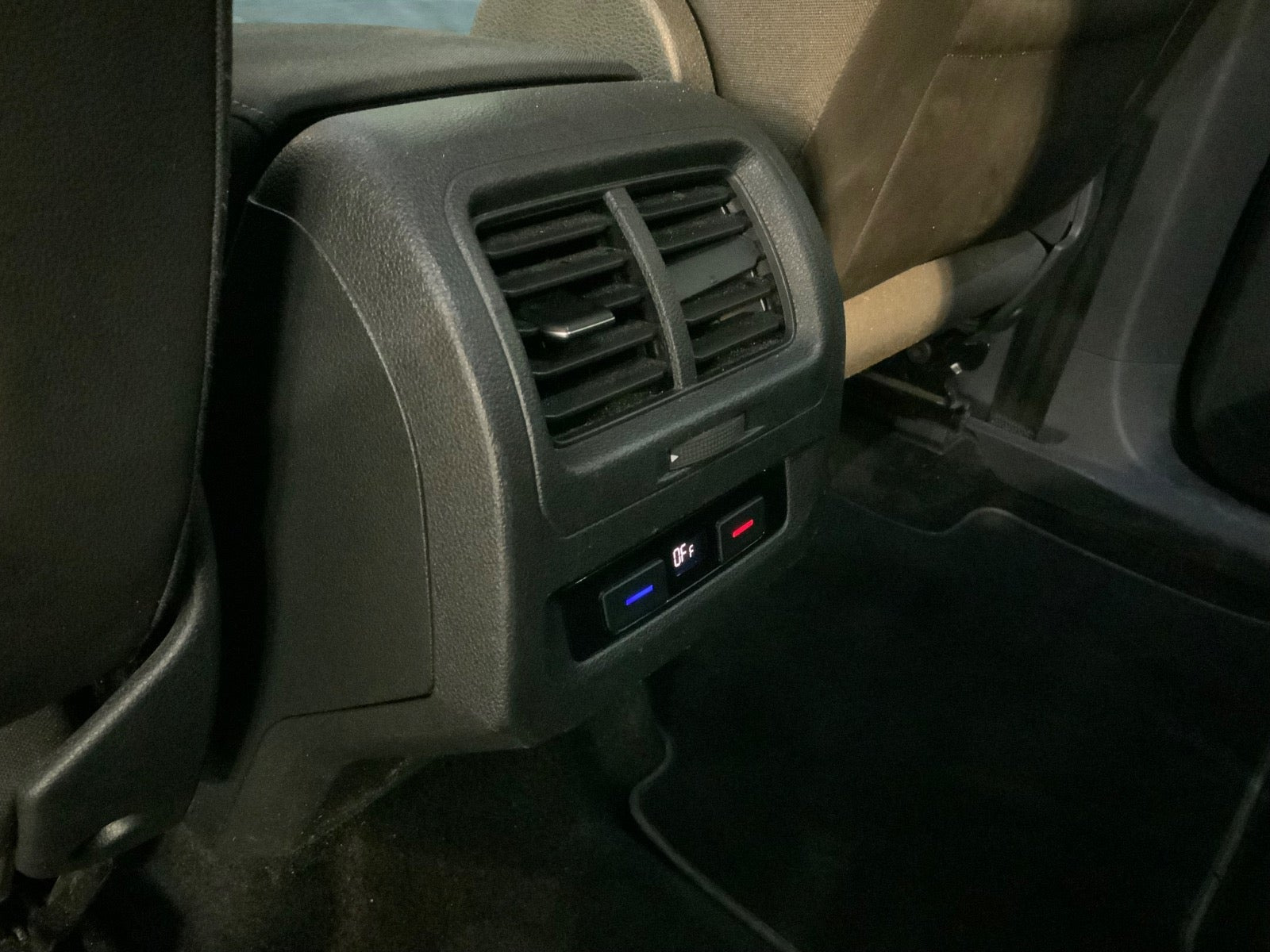 Blå VW Touran fra 2021