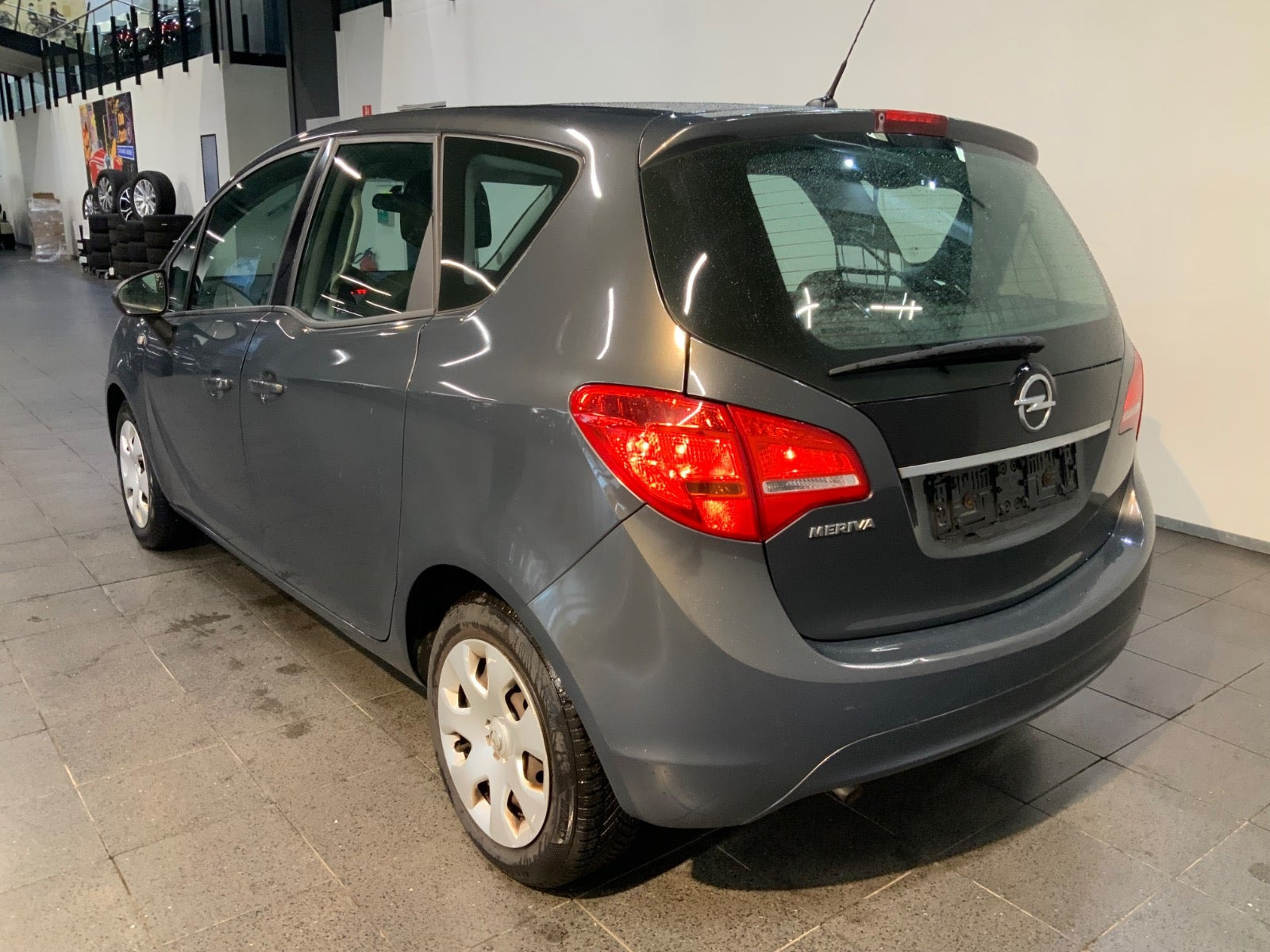 Grå Opel Meriva fra 2015