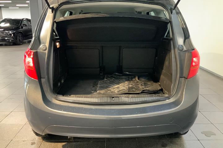 Grå Opel Meriva fra 2015