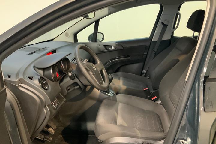 Grå Opel Meriva fra 2015