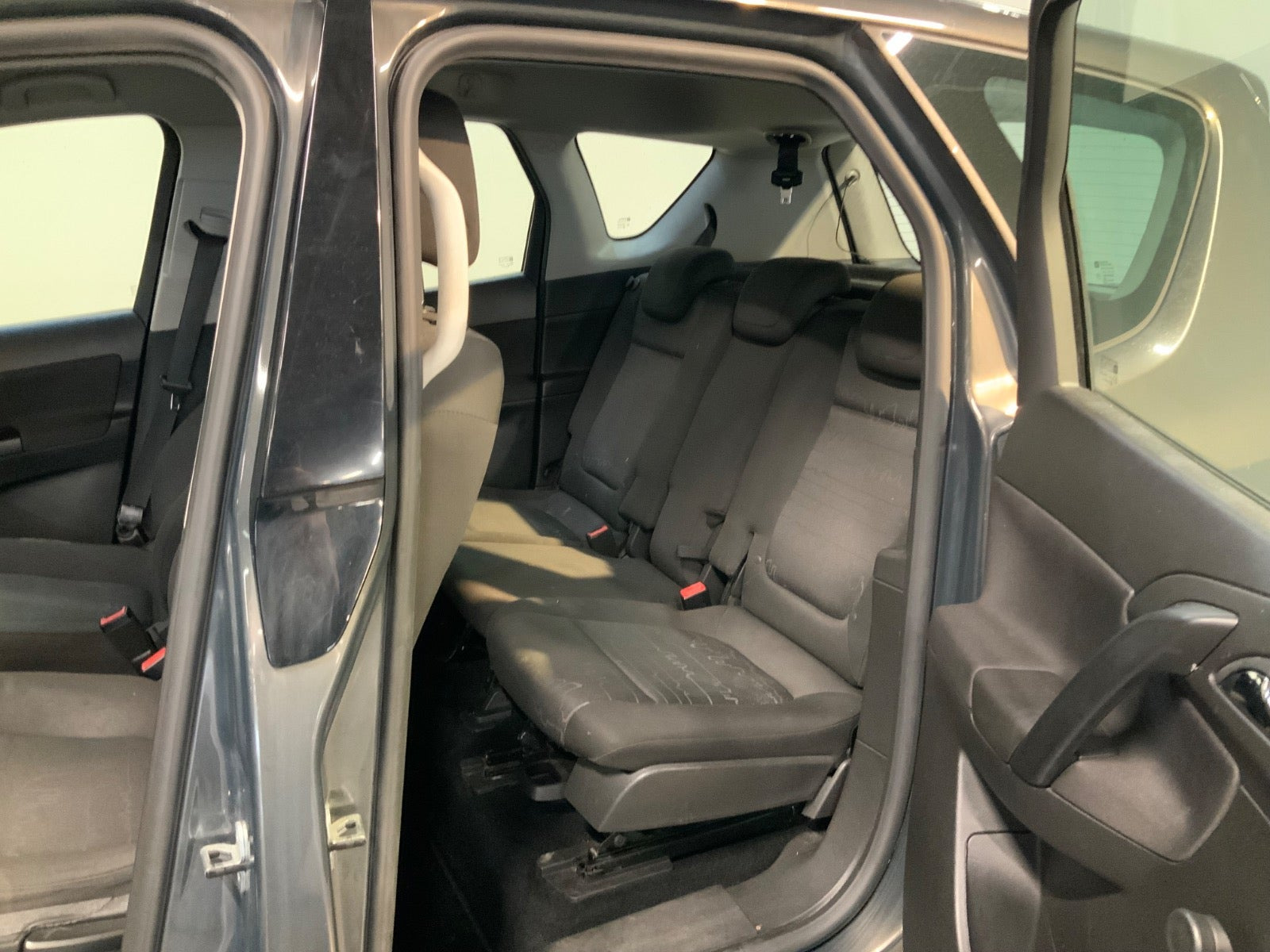 Grå Opel Meriva fra 2015