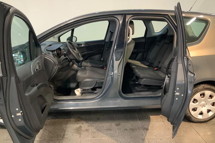 Grå Opel Meriva fra 2015
