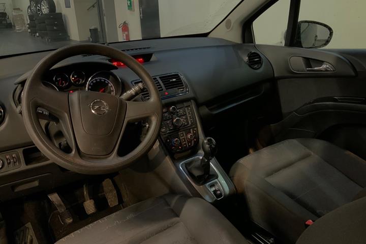 Grå Opel Meriva fra 2015