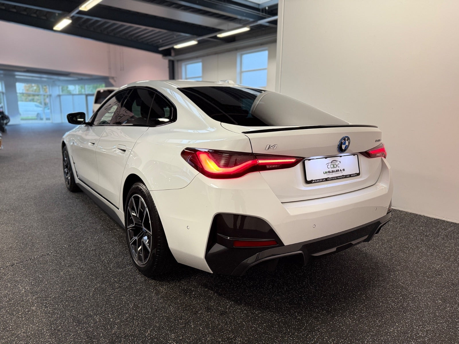 Hvid BMW i4 fra 2024