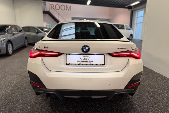 Hvid BMW i4 fra 2024