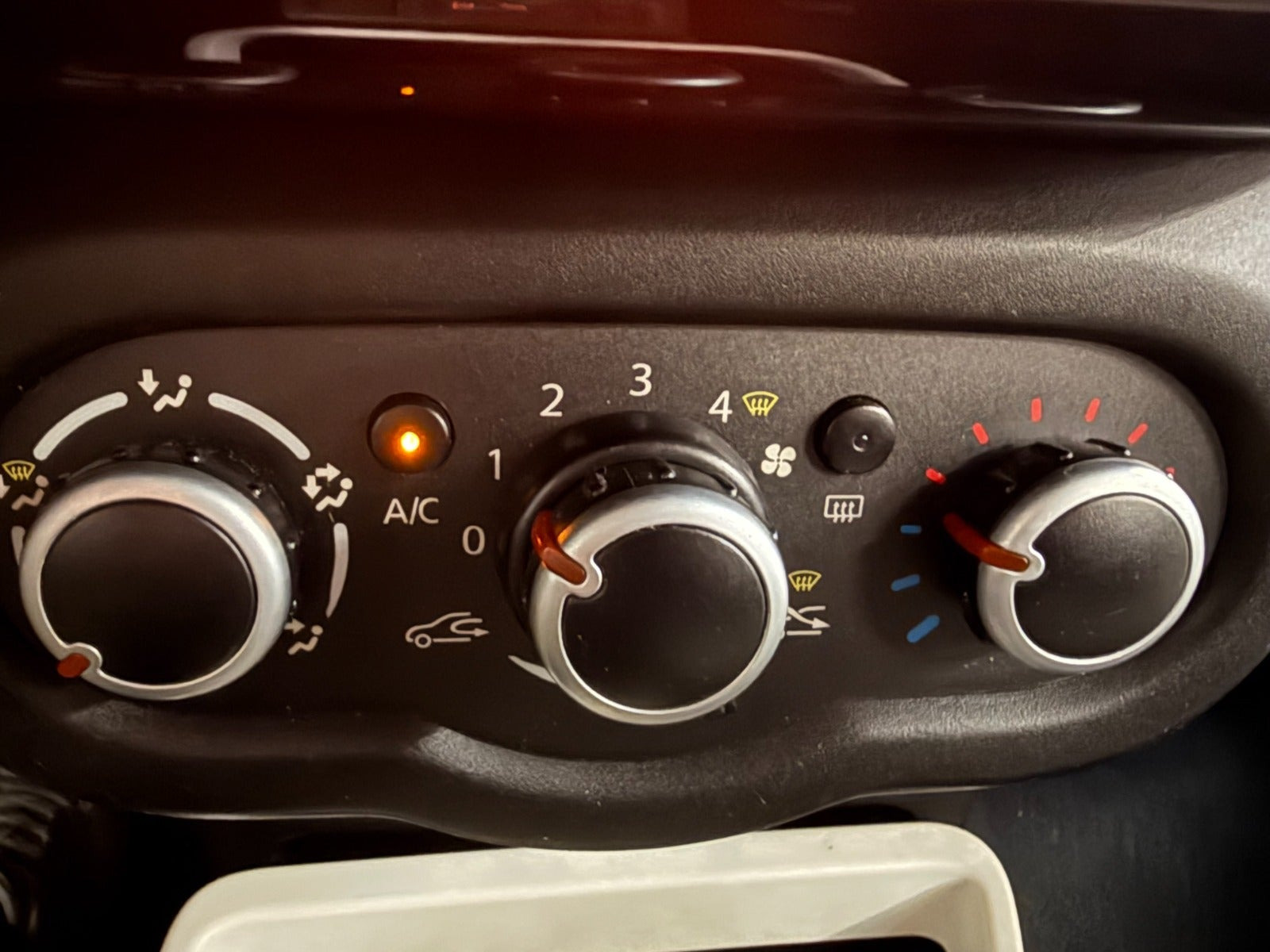 Orange Renault Twingo fra 2017