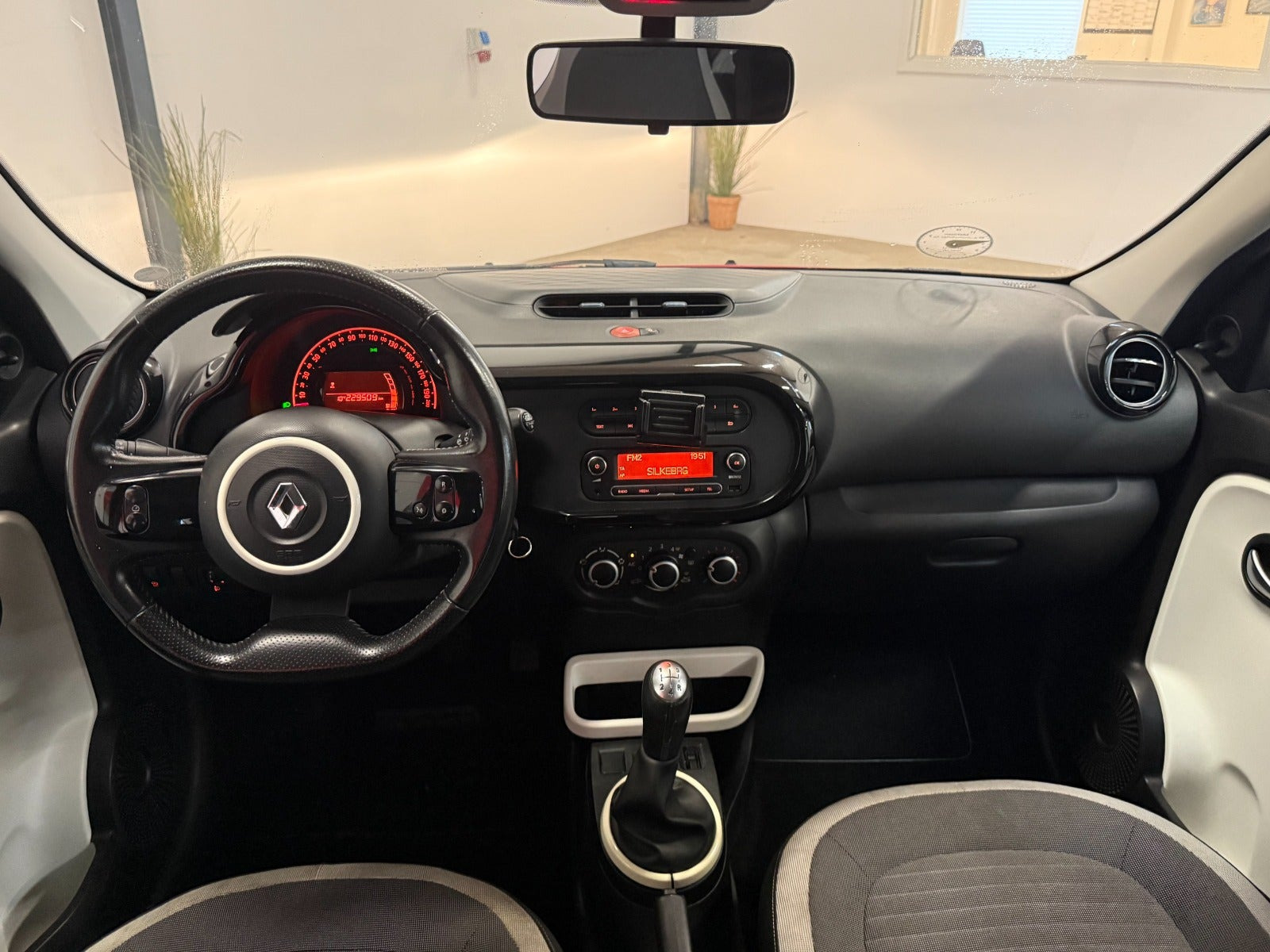 Orange Renault Twingo fra 2017