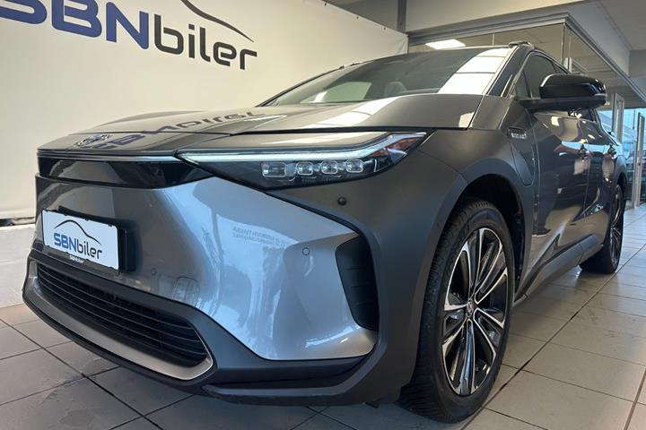 Grå Toyota BZ4X fra 2024