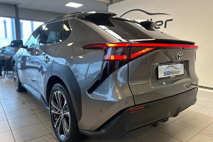 Grå Toyota BZ4X fra 2024