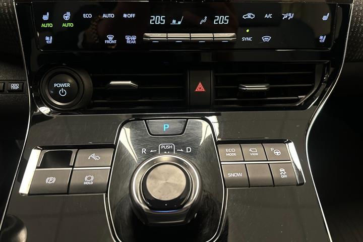 Grå Toyota BZ4X fra 2024