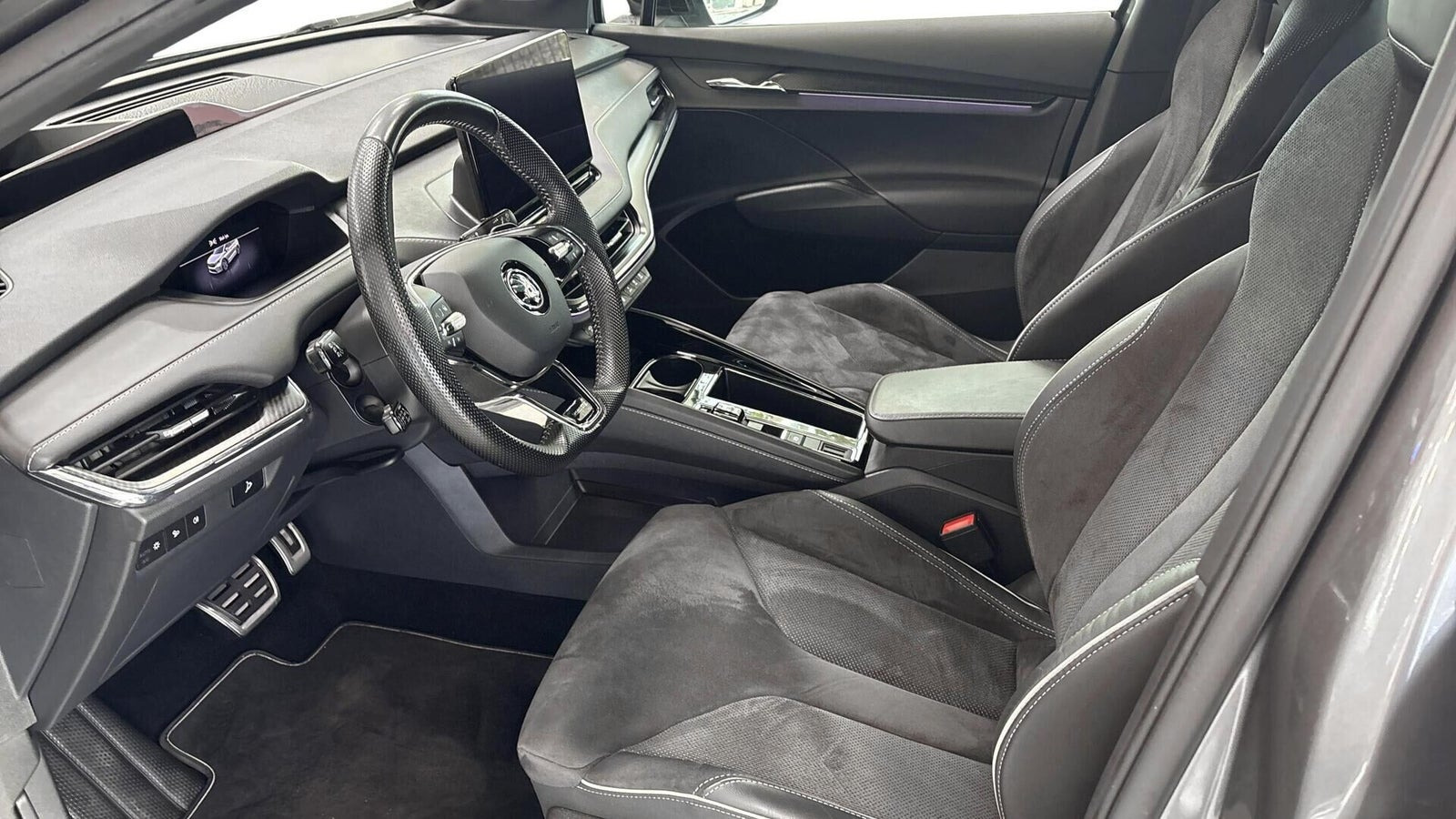 Grå Skoda Enyaq fra 2022