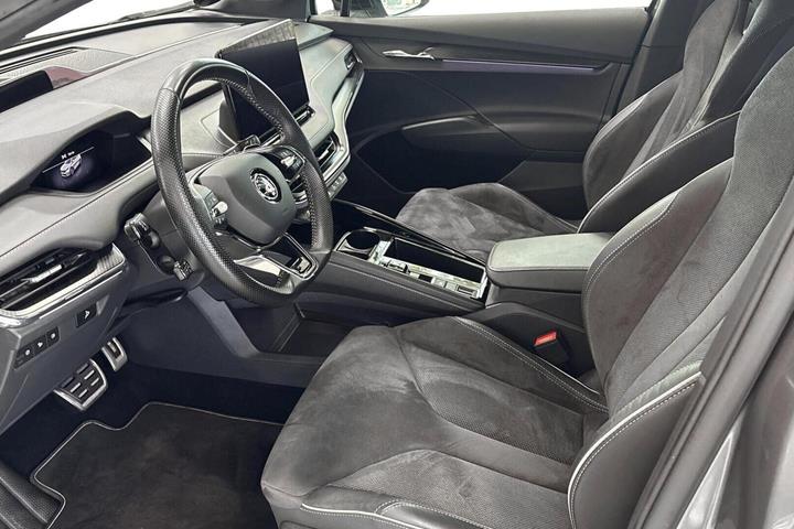 Grå Skoda Enyaq fra 2022