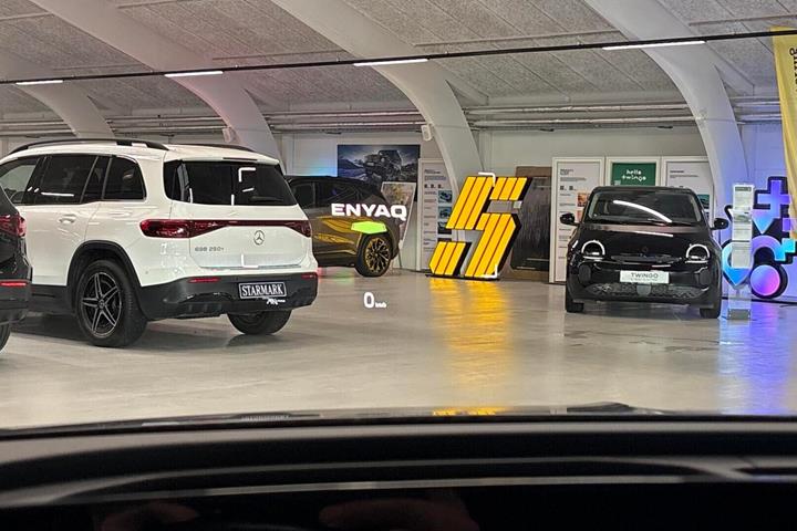 Grå Skoda Enyaq fra 2022