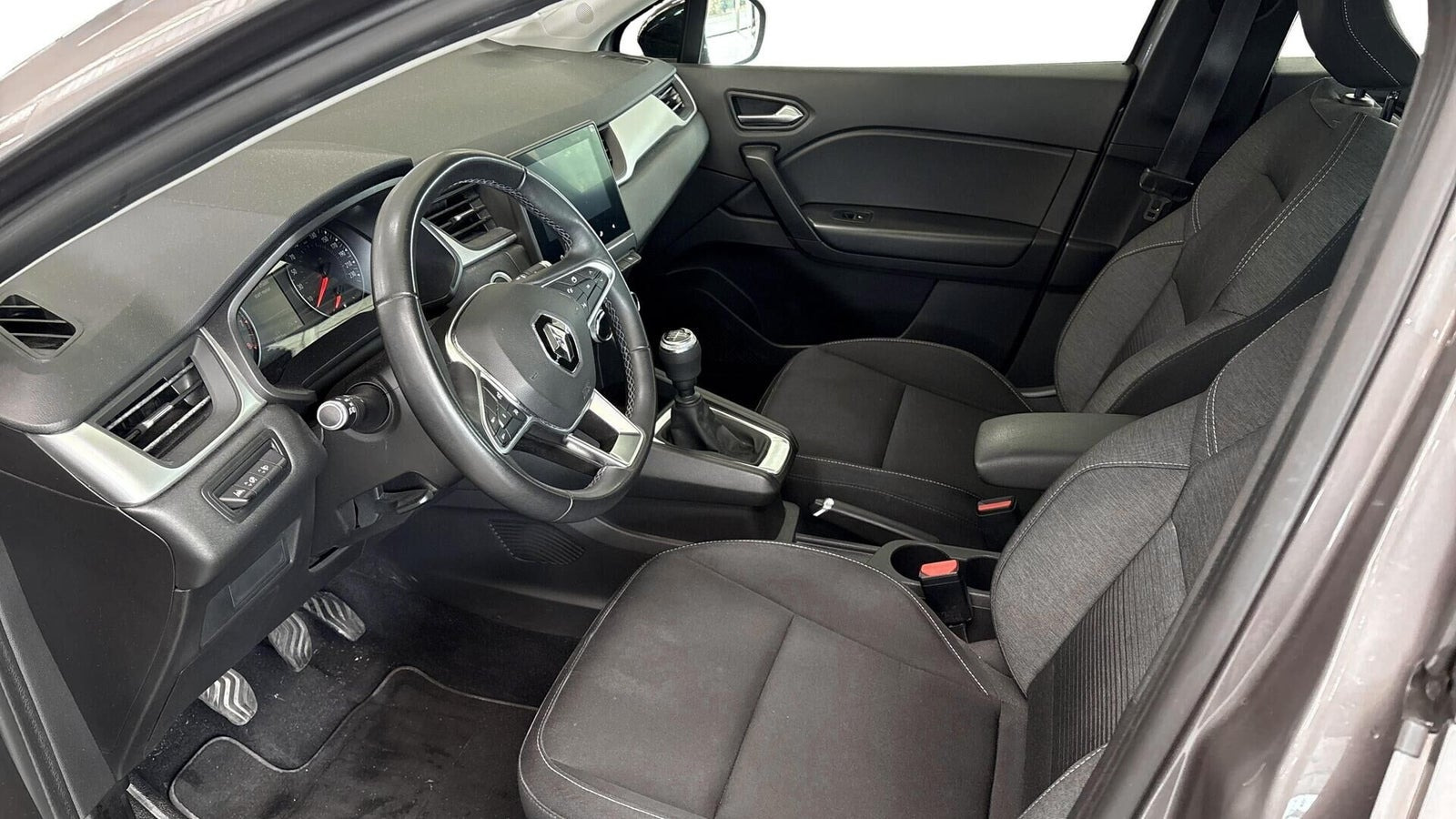 Grå Renault Captur fra 2021