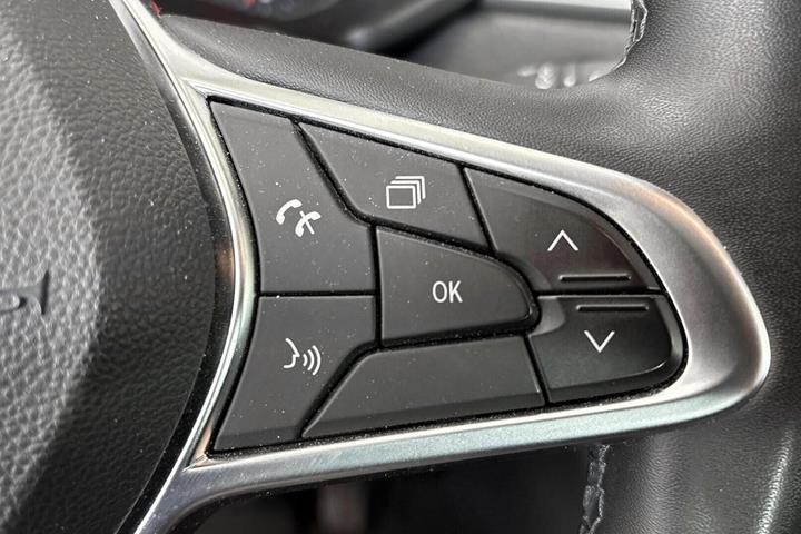 Grå Renault Captur fra 2021
