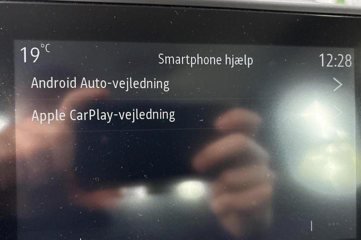Grå Renault Captur fra 2021