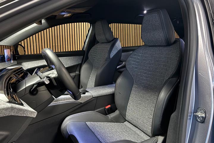 Gul Peugeot e-5008 fra 2025