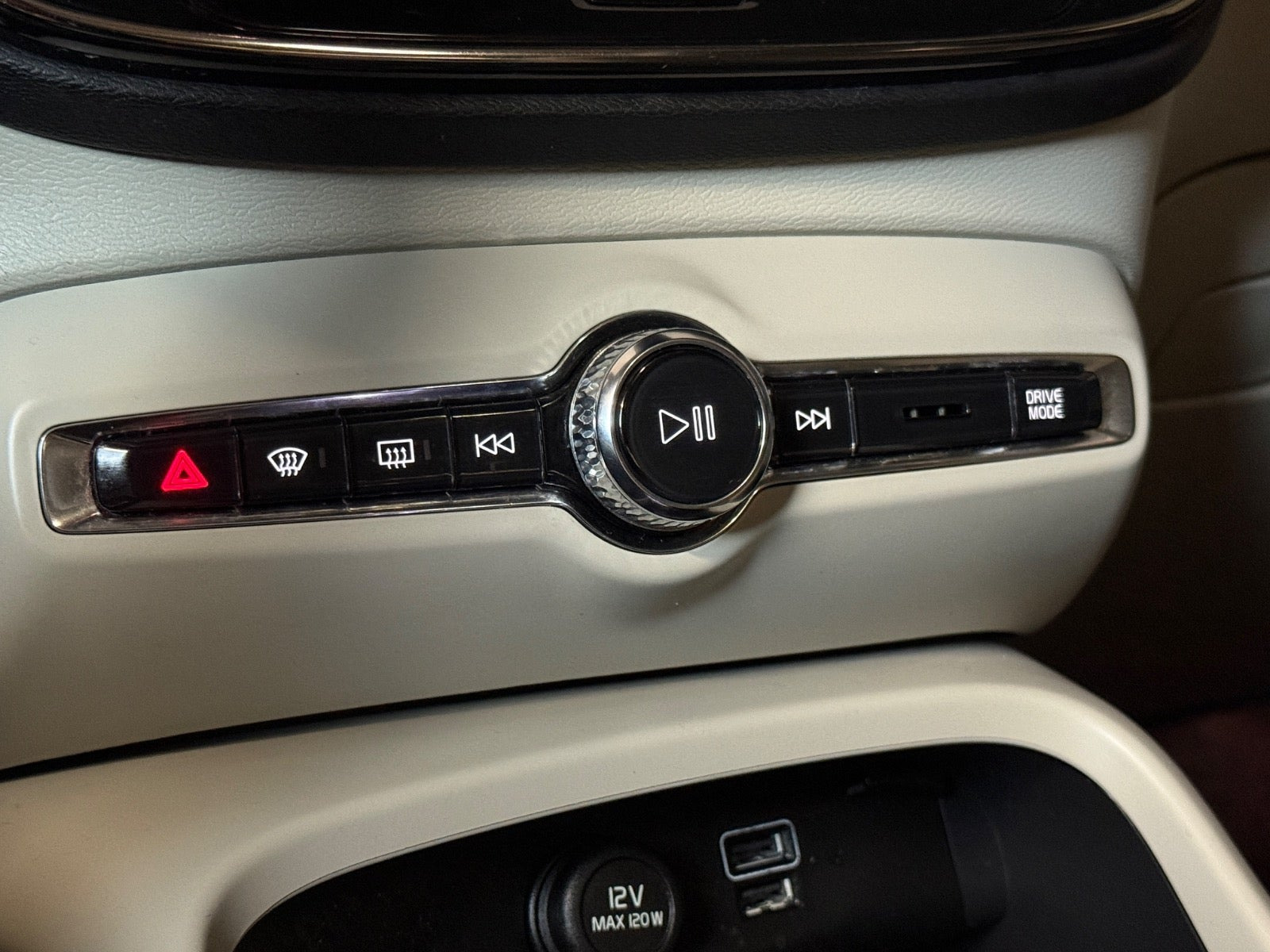 Sort Volvo XC40 fra 2021