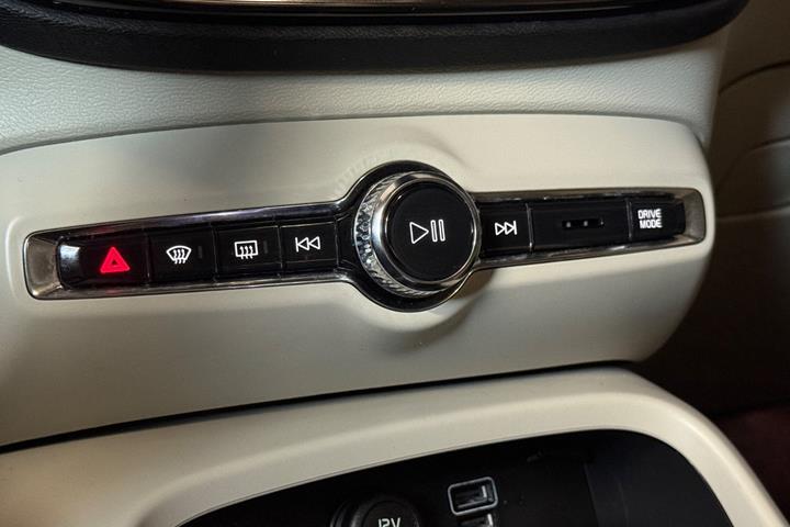 Sort Volvo XC40 fra 2021