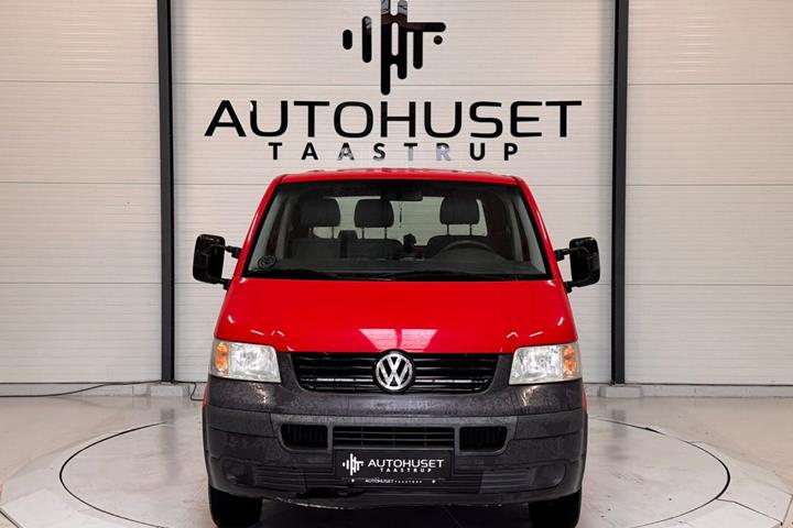 Rød VW Transporter fra 2007