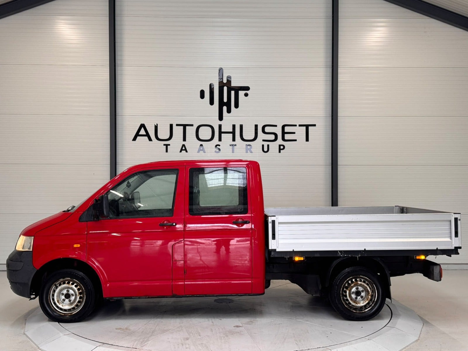 Rød VW Transporter fra 2007