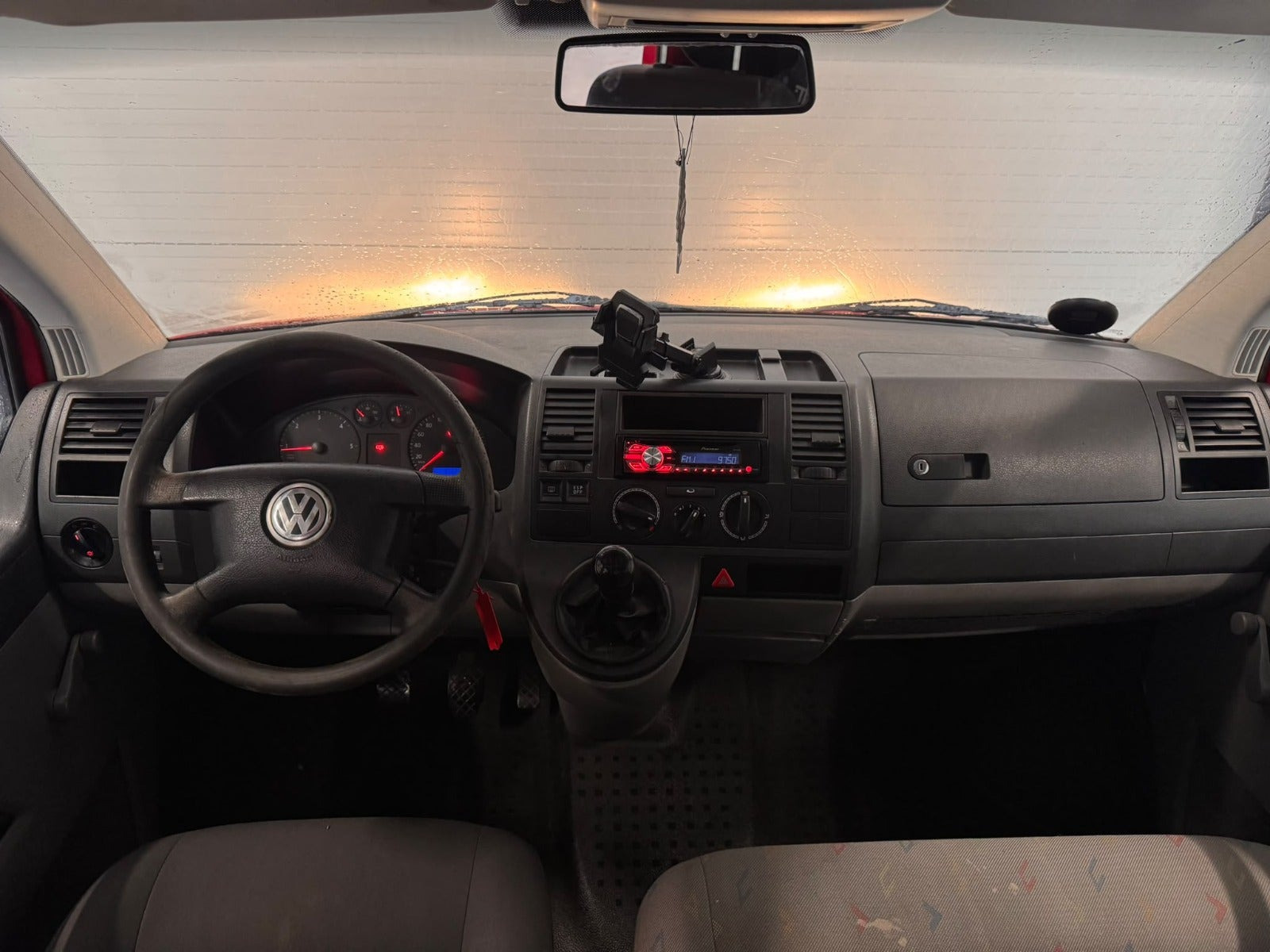 Rød VW Transporter fra 2007