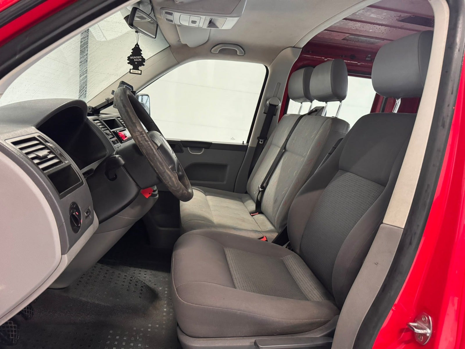 Rød VW Transporter fra 2007