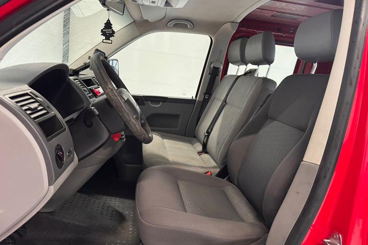 Rød VW Transporter fra 2007