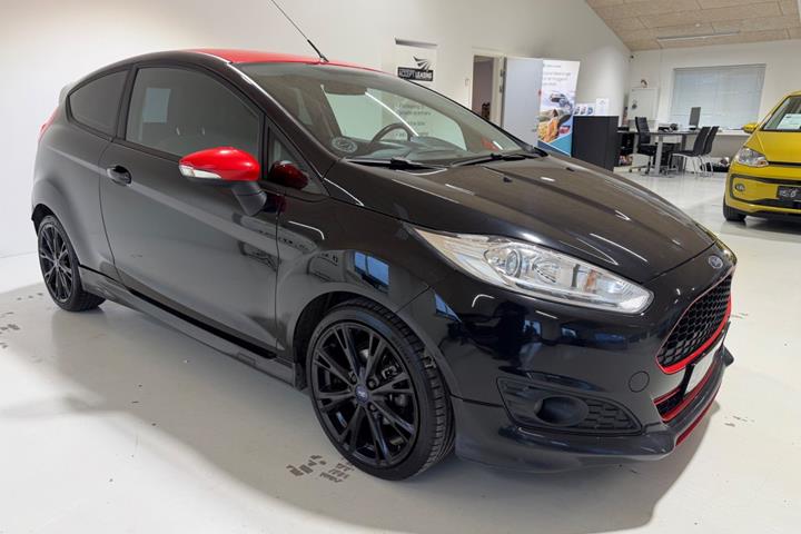 Sort Ford Fiesta fra 2015