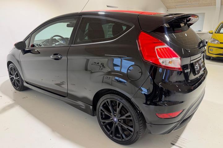 Sort Ford Fiesta fra 2015