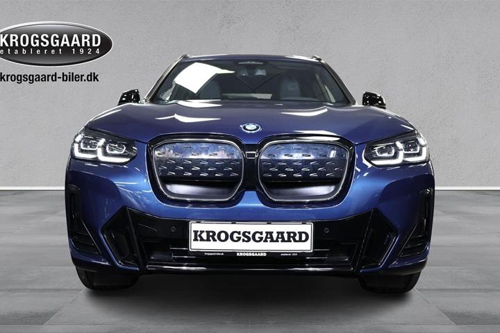 Blå BMW iX3 fra 2023